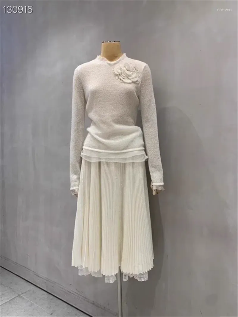 Jupes 2024 Spring Femmes Vêtements Fashion Blanc jupe plissée Soue Filles en dentelle noire tricotée