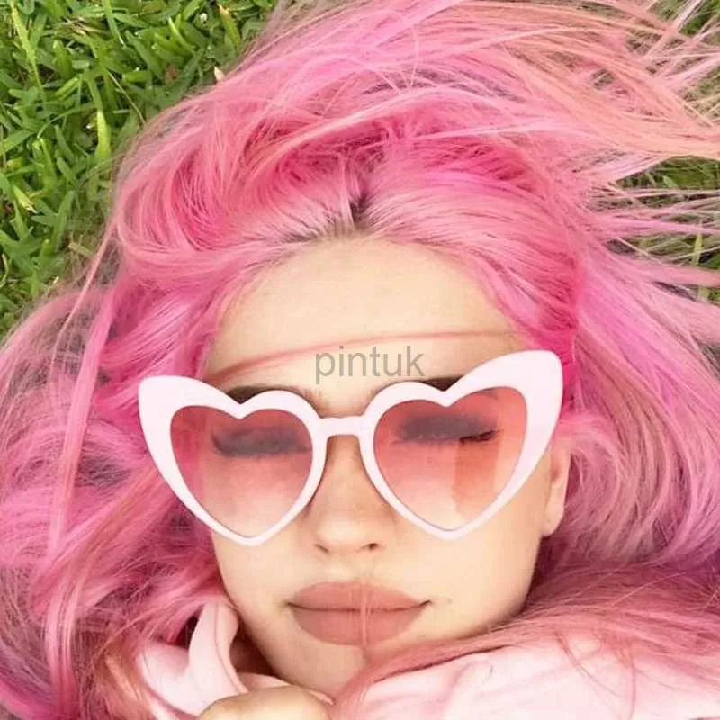 Sonnenbrille Ladies Pink Cat Eye Love Heart Sonnenbrille Frauen Retro Übergroße Persönlichkeit Sonnenbrille UV400 Augenschutz Brillenbrillen 240412