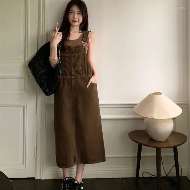 Casual Dresses Coffee Suspender Dress for Women Spring Summer Sleeveless Loose Straight Denim Stor storlek Mid-Längd Jean Vestido