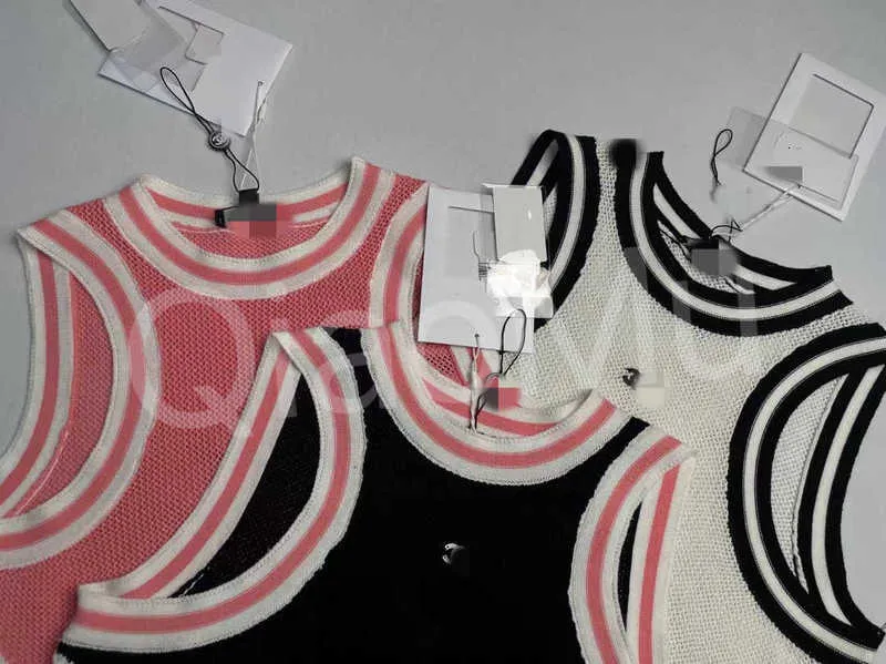 Kvinntankar Camis Designer Xiangxiangjia 2024 Spring/Summer New Black, White och Pink Three Color Sports Leisure Style Sleeveless Sticke Shirt F1FB