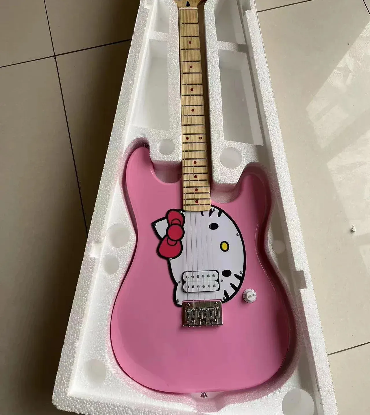 Fast delivery new product the high quality pink ST electric guitar HSS pickup maple fingerboard Guitar electric guitar