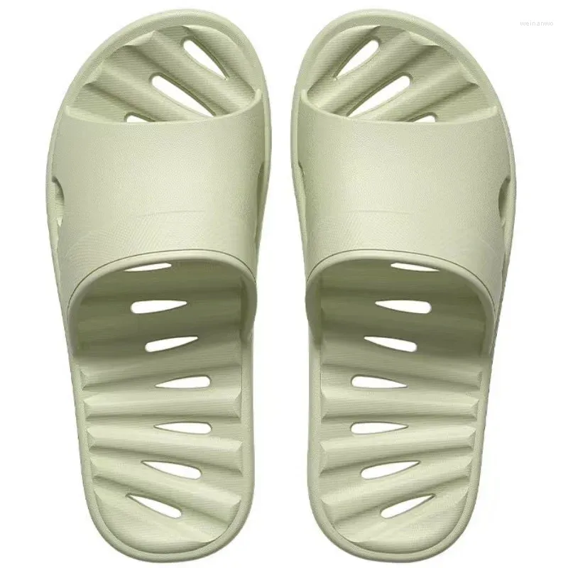 Slippers Men's Eva Non glissement pour la maison de salle de bain Douche de salle de bain et sandales de séchage rapide résistantes à la piscine de plage