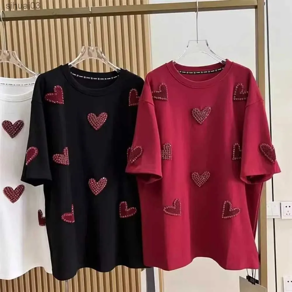 女性のTシャツプラスサイズ3Dラブタオル刺繍女性Tシャツ150kg XL-4XLスタンピングダイヤモンド女性ティー2024夏の新しい半袖トップY2KL2403