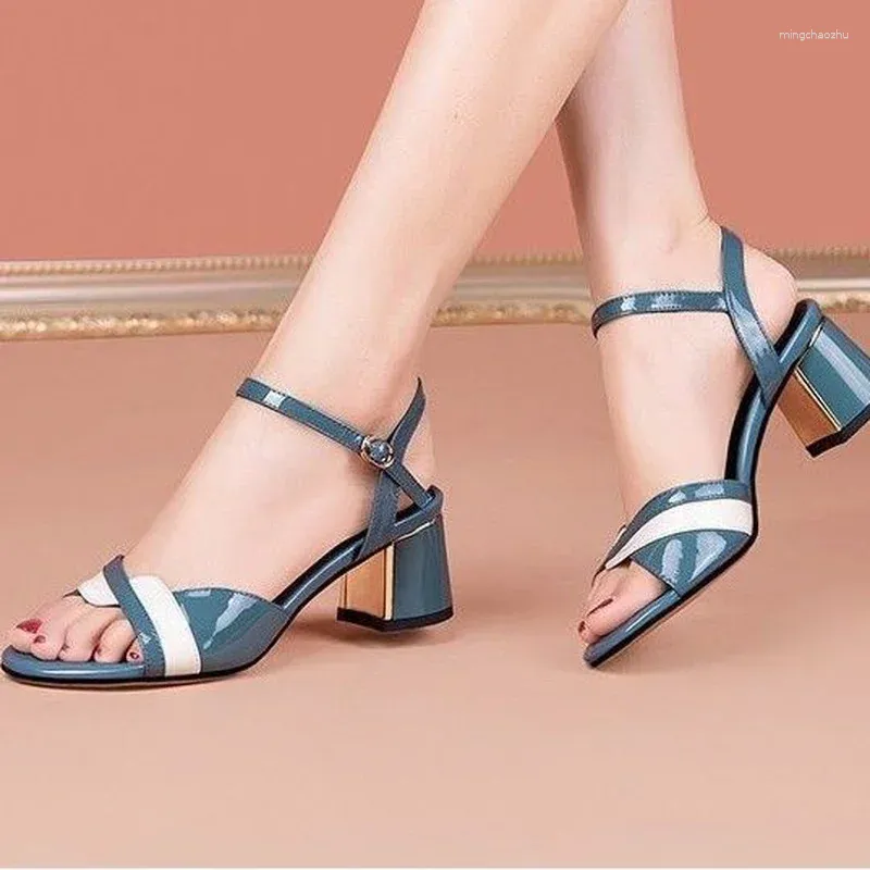 Kledingschoenen zomer 2024 open teen sandalen voor dames dames dikke hak hoge hakken schoenen chic en elegant dagelijkse h anti slip casual