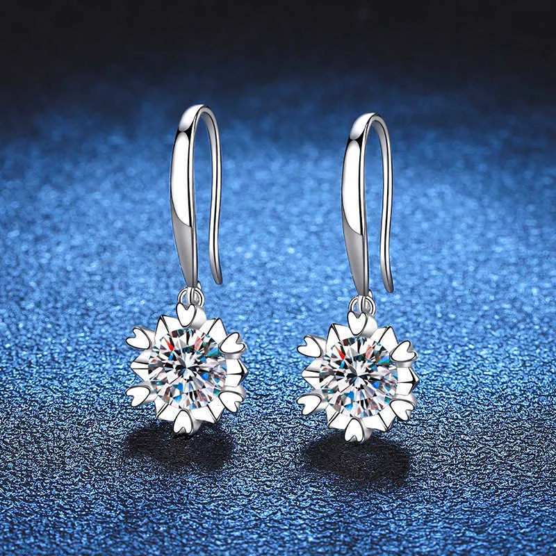 Moissanite S925 Sier Diamond Snowflake Earrings Womens Six Star High End Quality Earhook D Color 1 Carat Moissanite örhängen Kvinnor