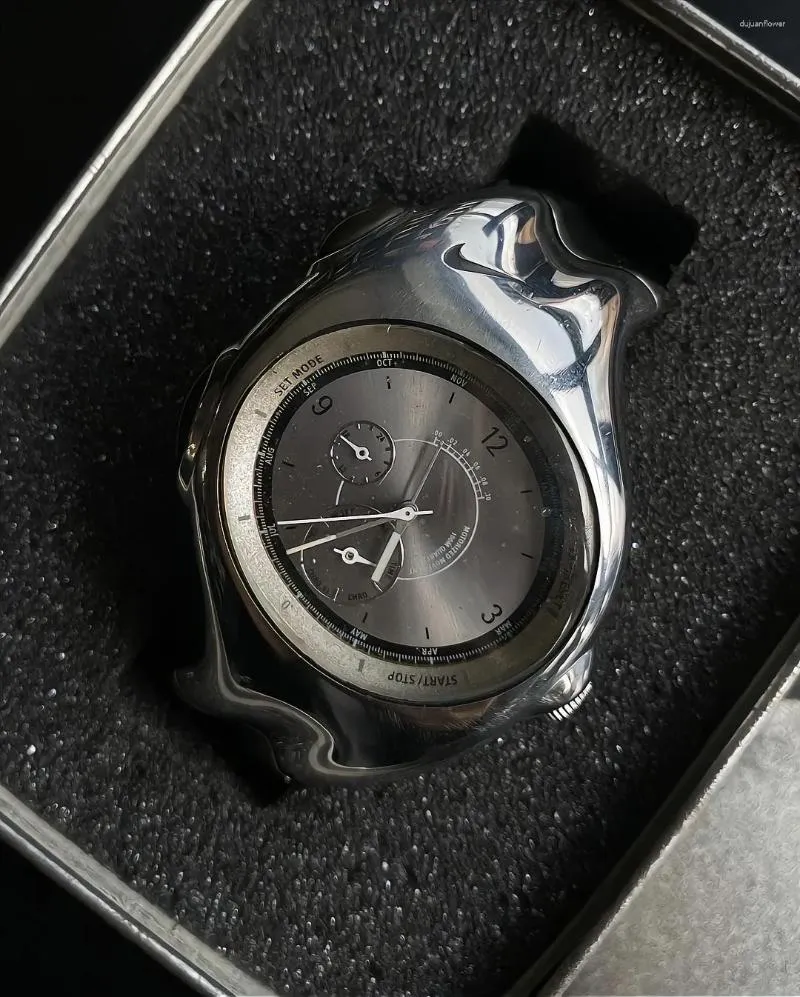 DHgate.com:Original Spot-Shaped Watch: Stylish Y2K Fashion