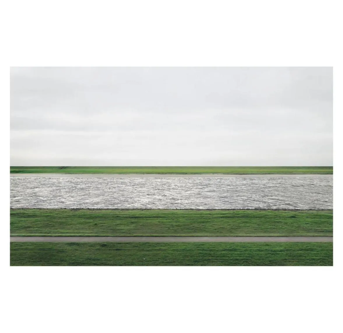 Andreas Gursky Rhein II POGROGRAGIE PALES PALE POSTER DRUCK HEALTE KONSTRAMME oder UNFRAMME POPAPER MATERIAL 4058468