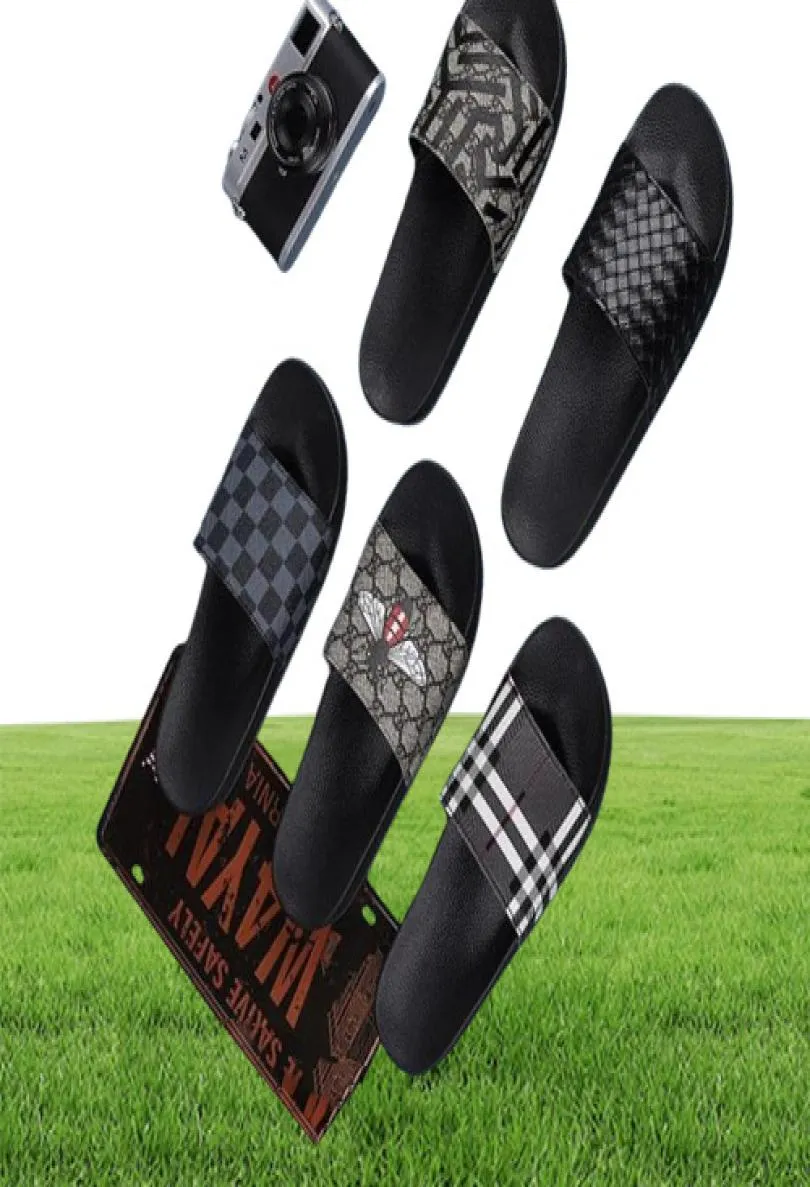 Luxury Checkered Pattern Slippers Designer Mens Nonslip och bekväma gummilides sandaler med blomma utomhus strand casual fl2951509