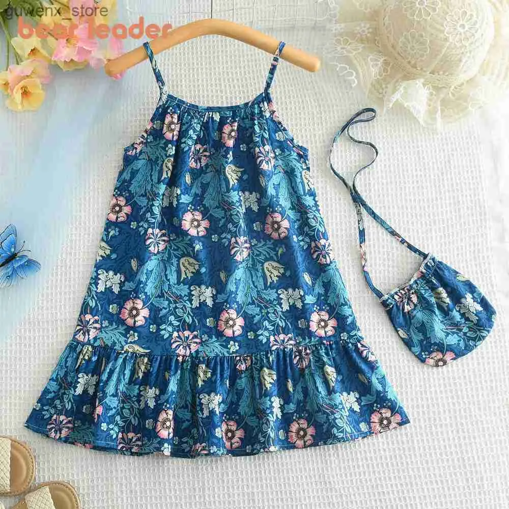 Abiti da ragazza Bear Leader Summer Blue Flower Girl Abito da principessa 2-6 y Abito da abbigliamento a maniche per maniche stampato colorato+tuta da borsa Y240412