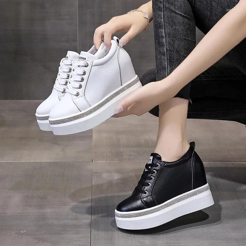 Casual Shoes Women's Flat Platform 2024 Autumn Fashion Sequins Läder Kvinnor Sneaker Hidden Heel Female Black White Chunky Shoe