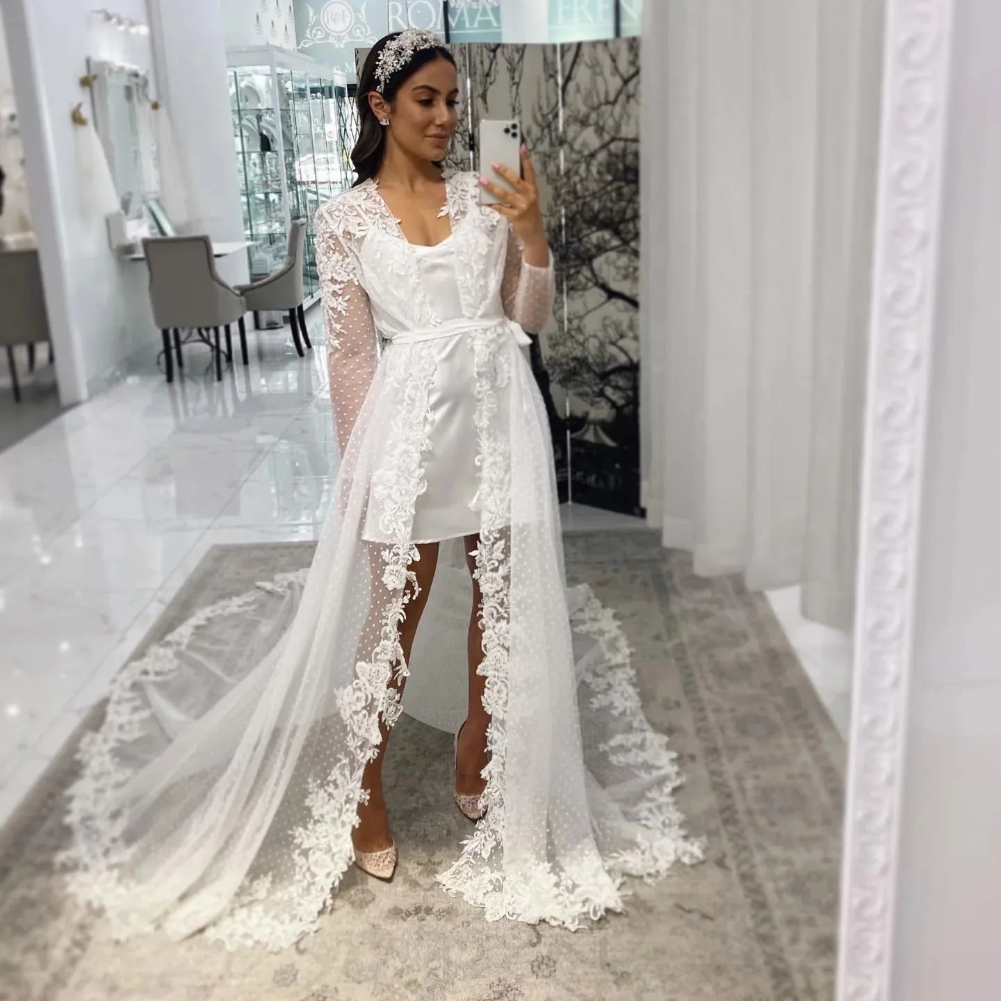 2024 Två stycken A Line Wedding Dresses V Neck Pets Appliques Crystal Pärlor Illusion Långärmar Wraps Jacket Cape Cloasks Brudklänningar Bröllopsklänning