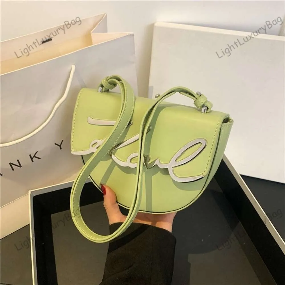 Luxury Karl Lagerfield Saddle Sac Fashion Metharm Sac Sac Mignon All-Match Co dans l'épaule coréenne Sac à bandoulière Nouveau Style Femmes Messenger Purse