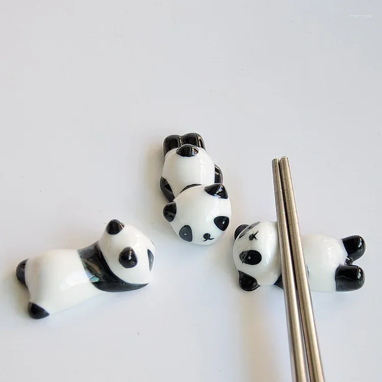 Шопешкины 2pcs/лот Visual Touch Home Mini Милый фарфоровый керамический панда панда -стенд держатель стойки Mt 002