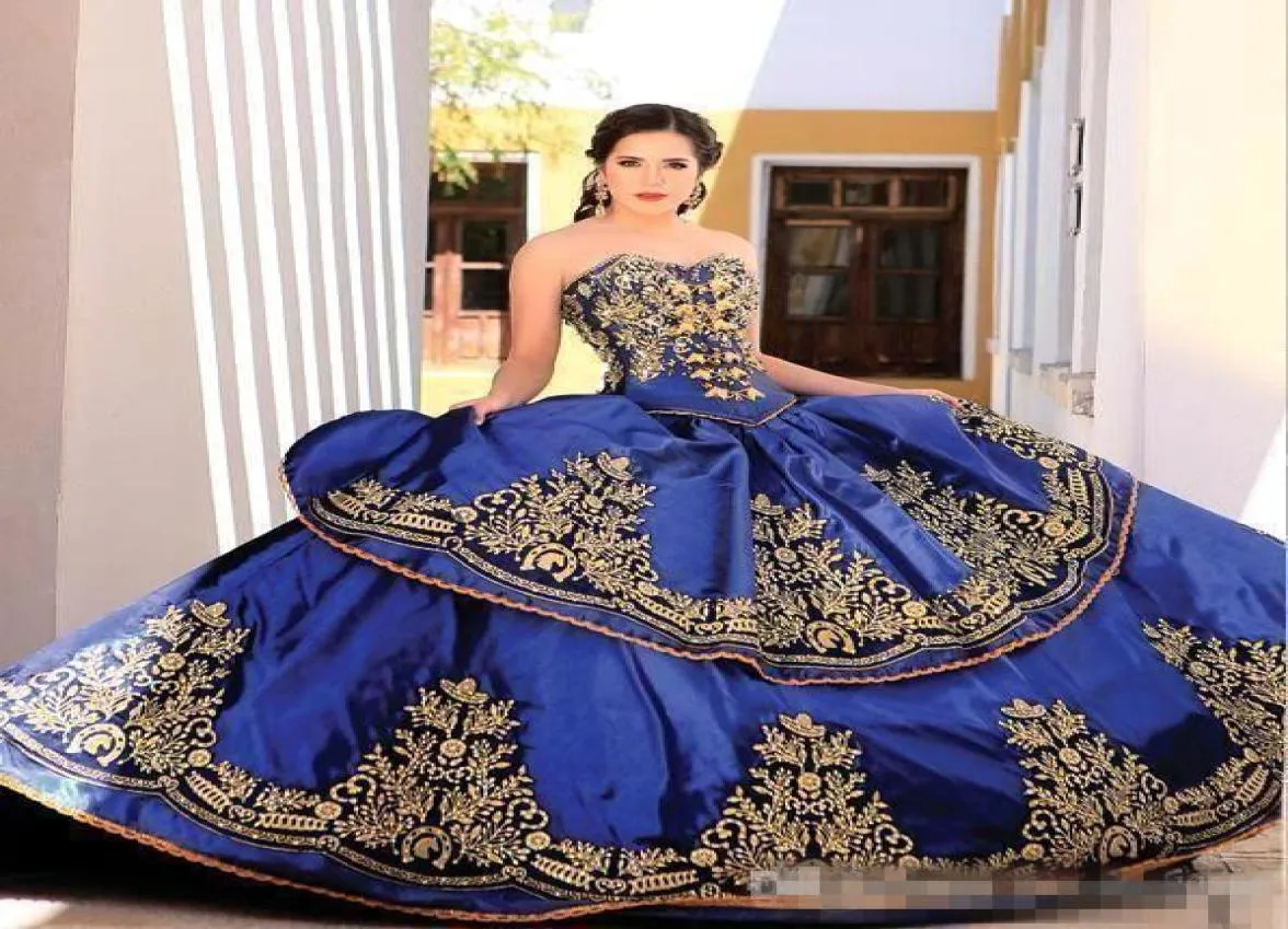 Royal Blue Gold Lace Quinceanera Abiti da ballo Abito da abbracci per ricamo a cuore Appliques in rilievo Sweet 16 Masquerade Dresses Lace Up1178356