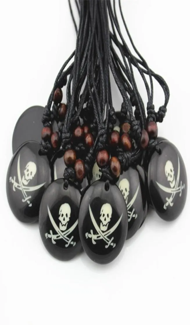 Mode entièrement lot 12pcslot cool boy men039s artisan rond chien pirate crâne charme pendants collier halloween cadeau mn38831081