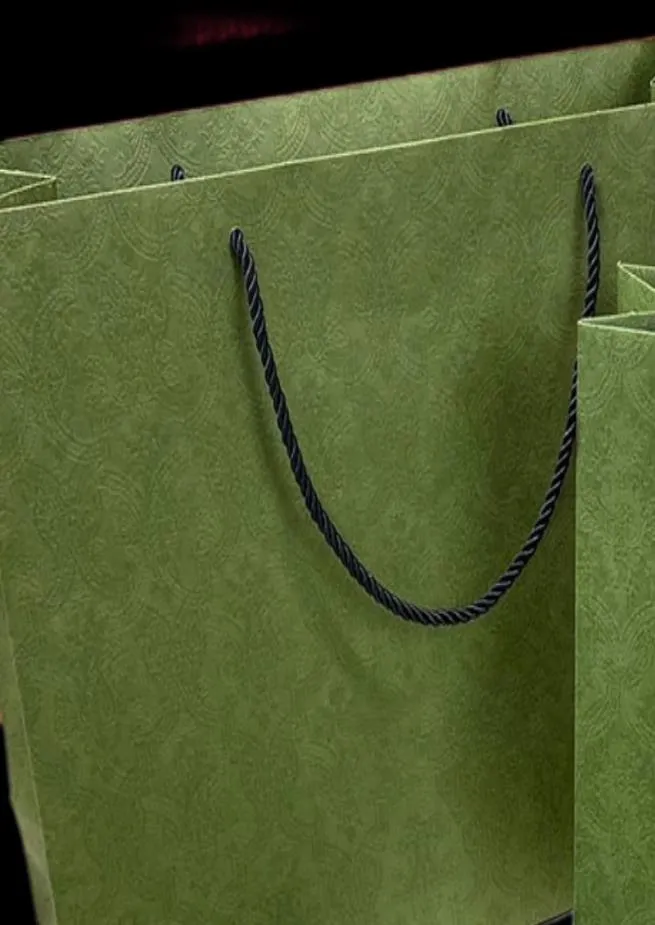 Yeni tasarımcı tarzı popüler yeşil hediye çantası büyük boy kağıt lüks ambalaj çantaları 5502764