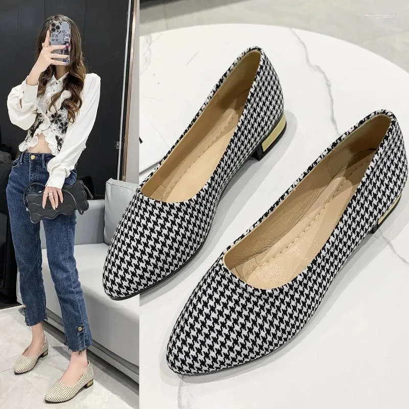 Casual Shoes Pointy Flat Single Women Pleid flätan Grunt mun lata kvinnors mjuka sula slev stora storlek