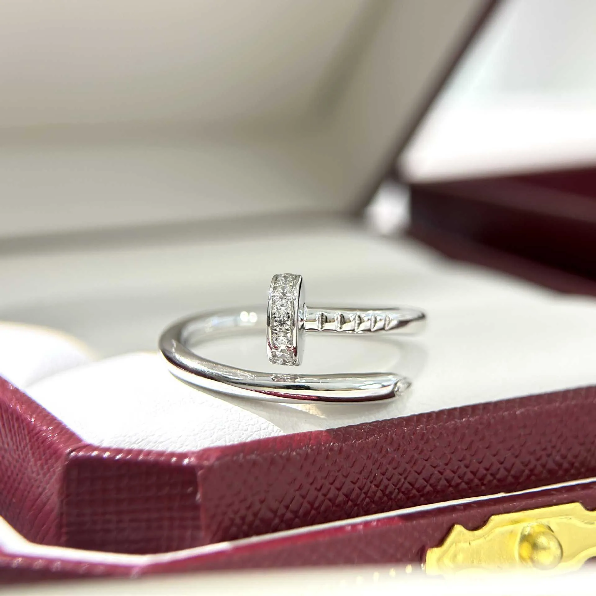 Anéis de designer de ponta Carter S925 Sterling Silver Unh Nail Ring clássico brilhante e versátil luminagem unissex de luxo de luxo de luxo original 1: 1 com logotipo real