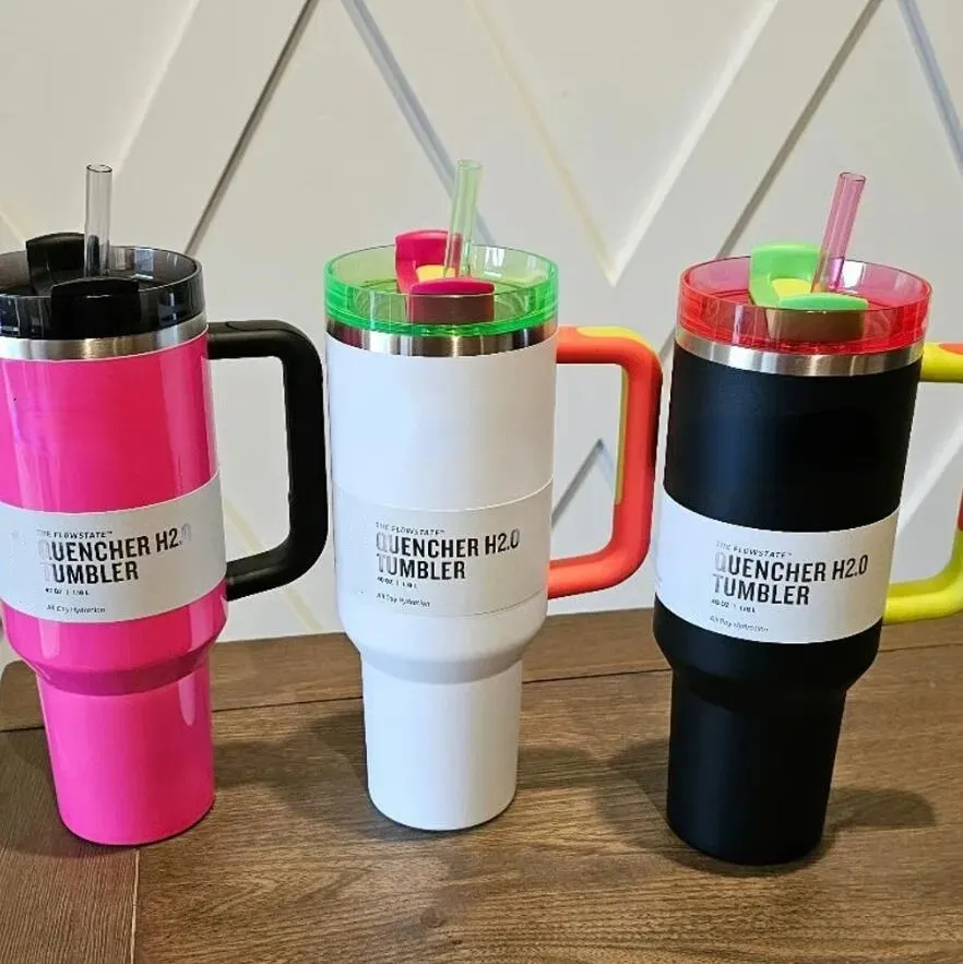 US Stock 40oz Quencher Tumblers Black Chroma Parada co-märke Flamingo Chocolate Gold Valentines Day Presentkoppar med silikonhandtagslock och halmbilmuggar 0221