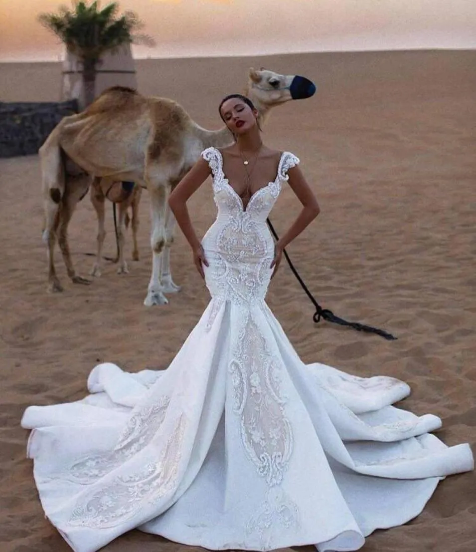 2020 Robes de mariée sirène jupons appliques V couche de dentelle Bouches nuptiales de plage Train de balayage Backless Robe de mariée sur mesure MD13110196