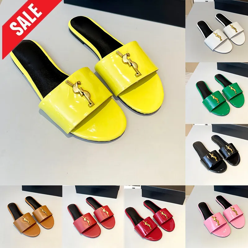 Flipes femininas metálicas de cores douradas, sandálias de designer de luxo, 2024 Summer Sandale, salto baixo Slides de couro Slipper, Summer Beach Shoes