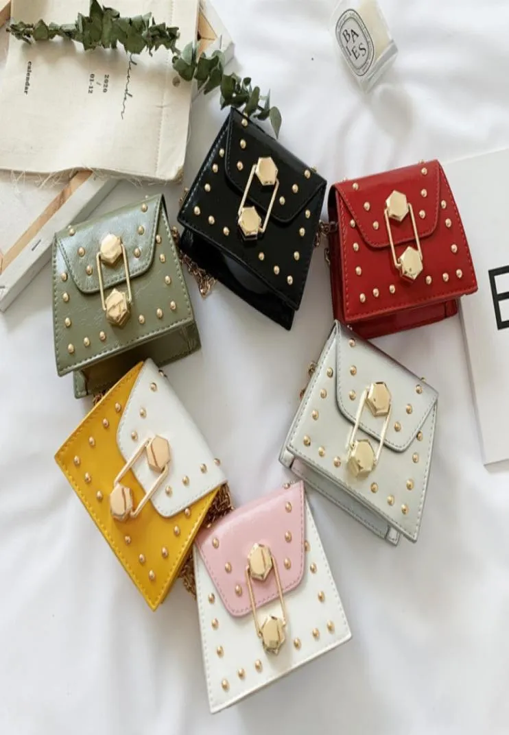 Fashion Kids Handbags Lady Style Girls Rivet Sac à une épaule Pu Metal Chain Messenger Sac Femmes Mini Purse à lèvres C65556645789