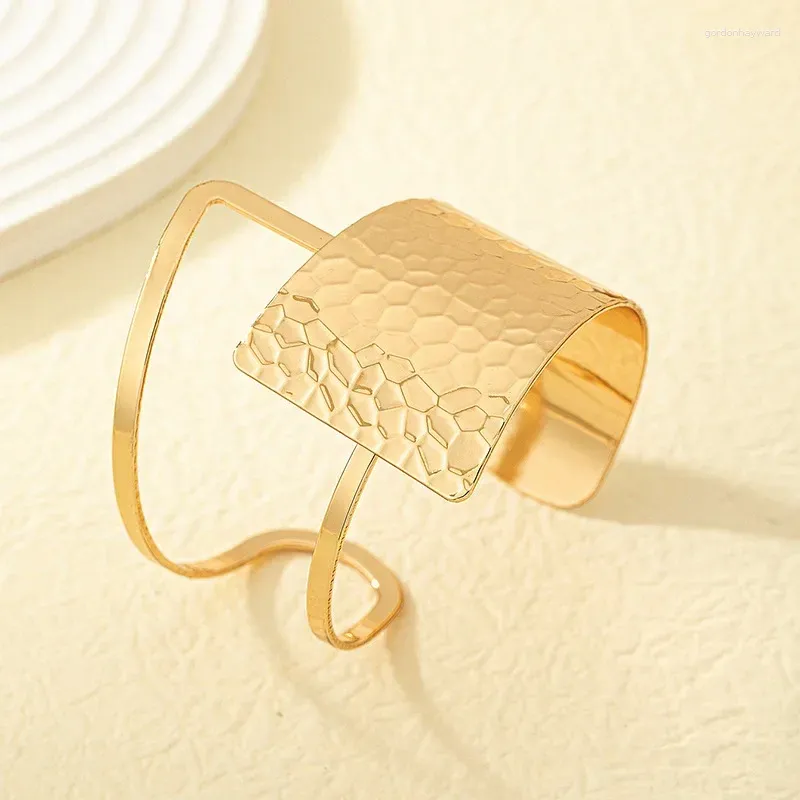 Bangle Armband för kvinnor Minimalistisk geometrisk överdriven öppningsmetall manschett Holiday Party Gift Fashion Jewelry CB038