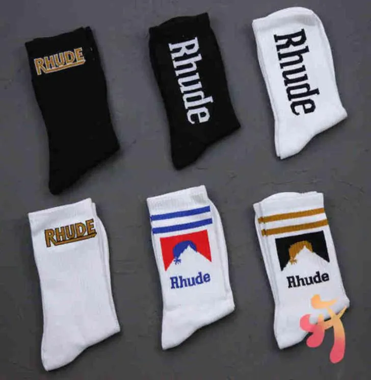 Lettre simple de haute qualité Coton Américain de la rue American Men et femmes Rhude Couple de chaussettes dans le tube 2022 Elite Branded9615386