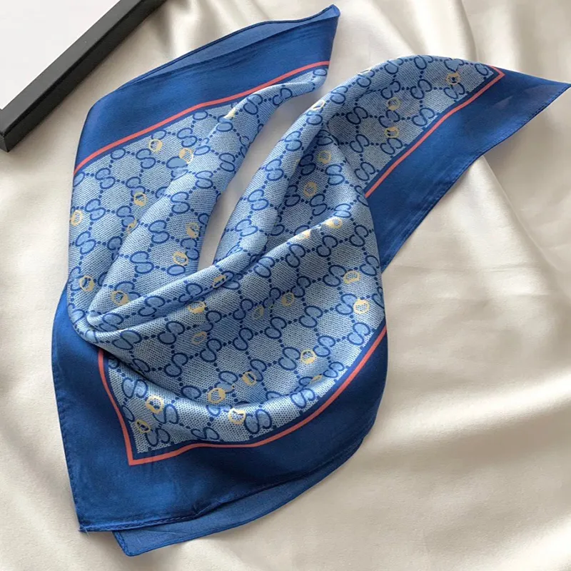 Women Designer Silk Scarf Wrap Head Scarfs Square Silk Twill Pashmina Scarves Shawle Pleated Birthday Present Enkel att matcha mjuk beröring