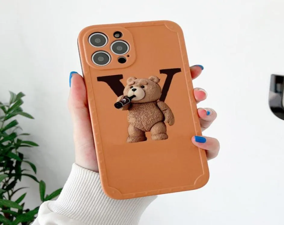 Projektanci mody Passele Pose Telefon iPhone Pro Max Phone Cover Luxury Letter Bear Case Telefon za 12 11 XR XS 7 8 P plus 211228647673