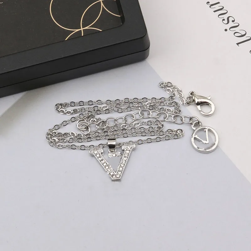 All-Match Creative Simple Stylish Geometric Diamond Letters Clavicle Chain Style Mångsidig modehalsband för kvinnor