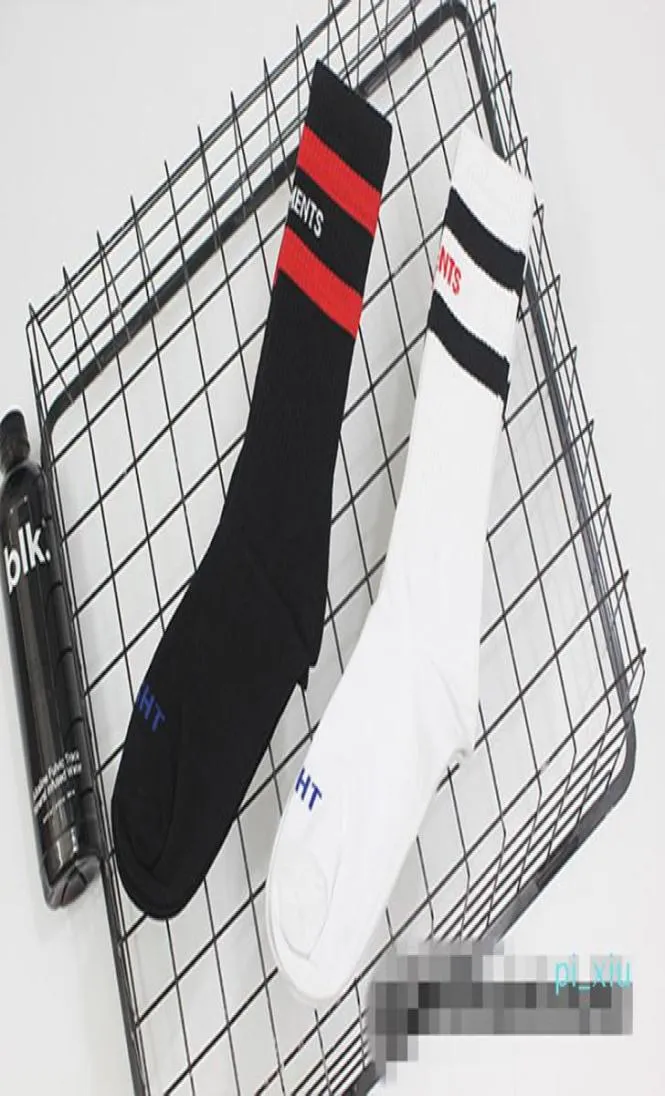 Vetements Socks Mens Socks Teenager Hip Hop Style White Black Long Sockings Letter Embroidery Athletic Leg Warmers Stripe Socks 023929642