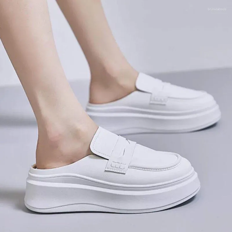 Sapatos casuais moda deslizamento respirável em mulheres de couro grossa de tênis brancos calçados estudantis para