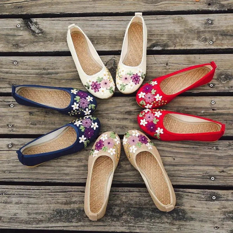 Casual skor vintage broderade kvinnor lägenheter blomma slip på bomullstyg linne bekväm gammal peking ballerina platt sapato feminino