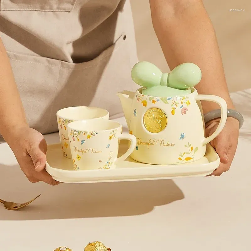 Ensembles de jeux de thé à thé fabriqués en céramique maison créative petite fleur fraîche après-midi de l'après-midi mignon