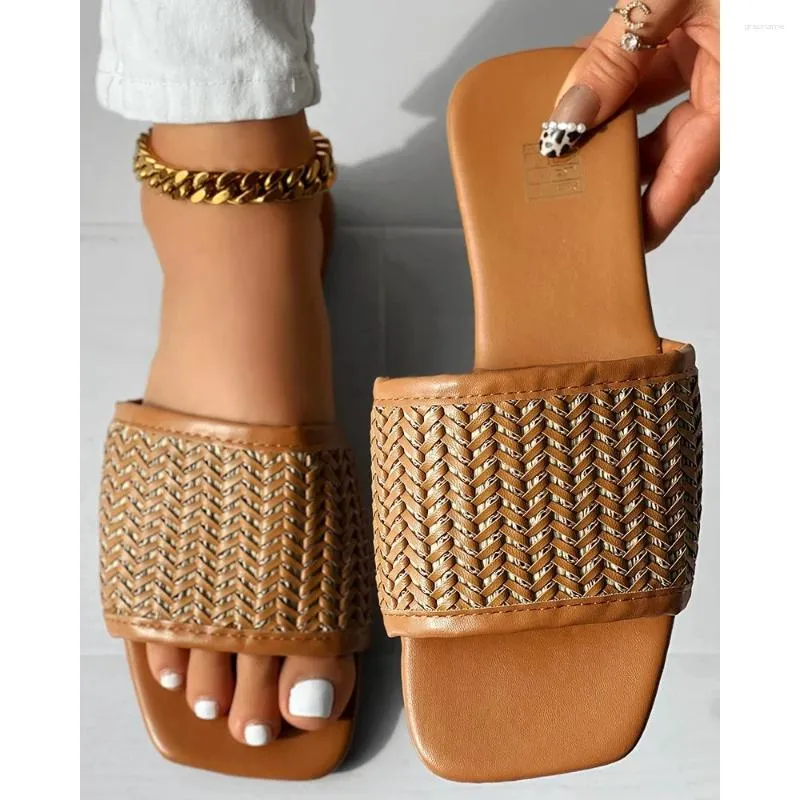 Tofflor kvinnor sommar bred rem flätad fyrkantig tå lägenheter flip flops promenad skor strand sandaler mujer zapatos glider