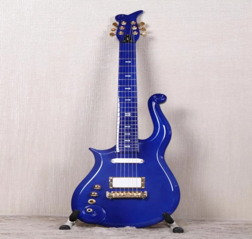 Promoção Prince à esquerda Cloud Blue escuro Guitarra de guitarra Alder Maple Maple Hardware de ouro Branco Pickups White Love Sym8510992