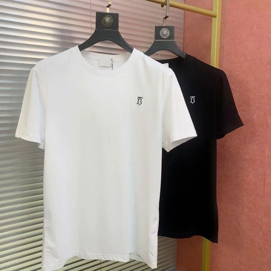 패션 T 셔츠 디자이너 남자 Tshirts 자수 편지 반바지 테스 인쇄 여름 통기성 셔츠 셔츠 클래식 디자인 천 크기 M-4XL