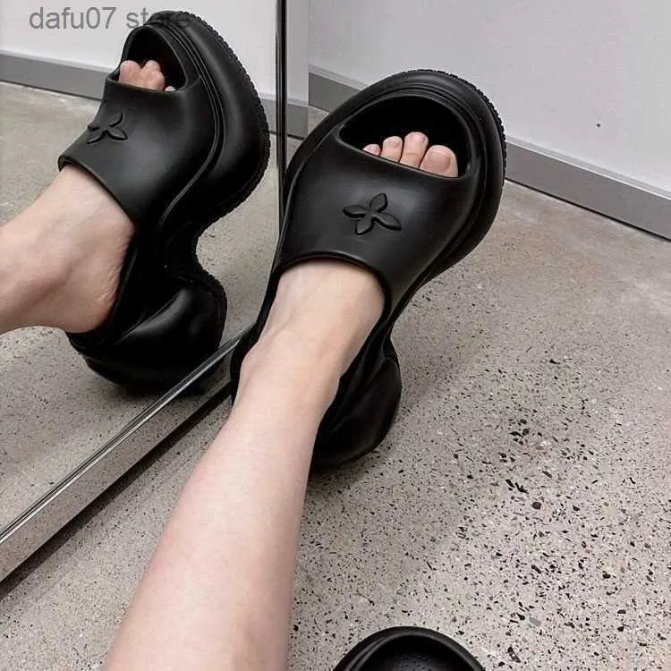Terlik 9.5cm'lik topuk yüksekliği 2024 Yeni İnternet Ünlü Yaratıcı Süper Sıcak Sandalet ve Terlik Kadın Ayakkabıları İçin Çok Yönlü Kalın Talk Farklı Floplar H240412