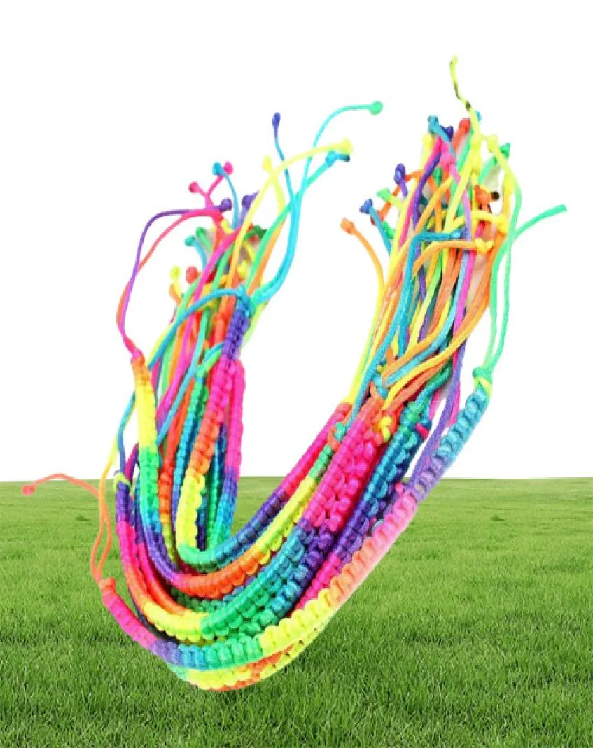 Helt nya 50 PCSLOT Fashion Colorful Handknit Nylon Charms Armband Cord Friendship Armband Rainbow Color3163000