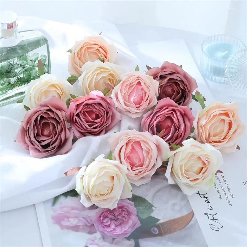 Fleurs décoratives 5 / 10pcs Têtes de fleurs de rose en soie artificielle pour les décors de mariage décoratio scrapbooking bricolage