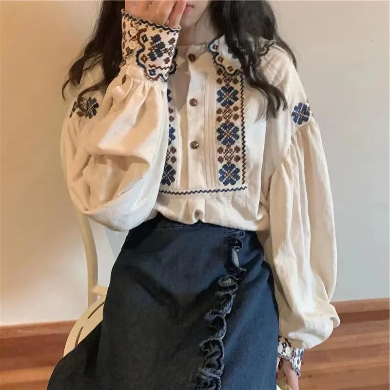 Women Spring Bloge Vintage Vintage Ethnic Style Peter Pan Collar manica lunga camicia pullover ricamata sciolta Casual Top 240412