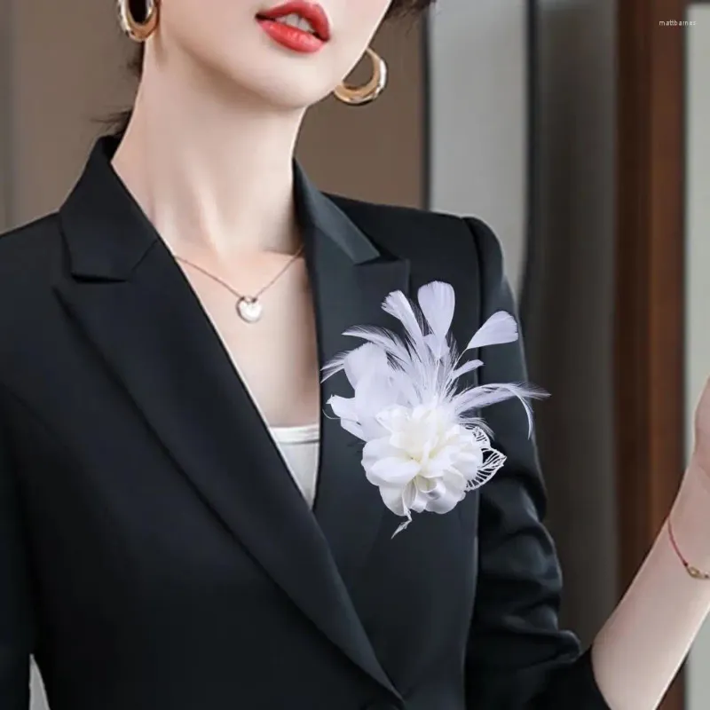 Brooches High Quality Feather Brooch Vintage Fabric Flower Pins Women Hairclip Fashion Accessories For Dress Or Coat Decoration