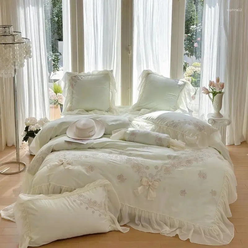 Yatak Seti Lüks Şifon Dantel Prenses Bedclothes Yeşil Mısır Pamuk Çiçekleri Nakış Yorgan Kapağı Yatak Tabağı Yastık