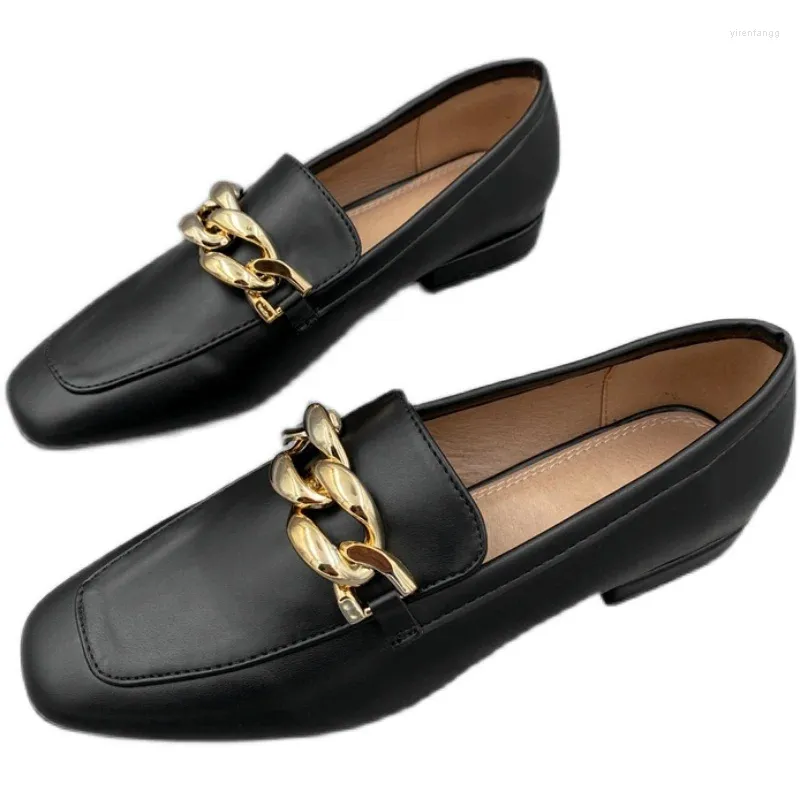 Sapatos casuais Brisith Style Couro preto Mulheres oxfords Spring Autumn Flat Woman Cadeiras Metálicas deslizam em mocassins mocassins apartamentos