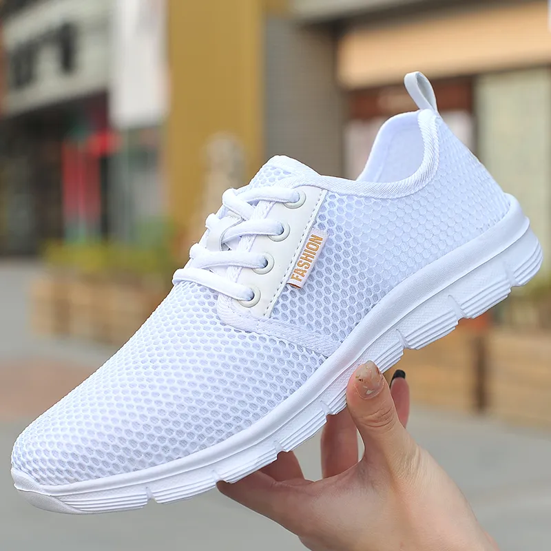 2024 Fashion Men o Women Scarpe da corsa Bianco Bianco Comode Allenatori traspiranti Sport Sneakers Outdoor Taglia 39-45 86Y63