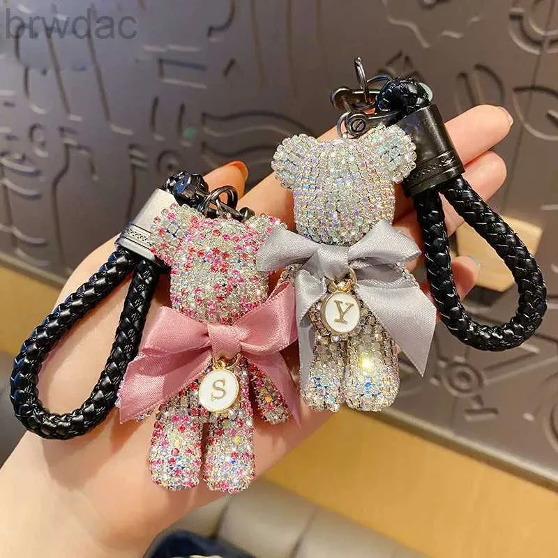 Anneaux clés 2022 Luxury Creative Bear Crystal Diamond Keychain Fashion Punk Animal Bear Keyring For Woman Car Sac Pendentif Pendard Clé Clés Gift 240412