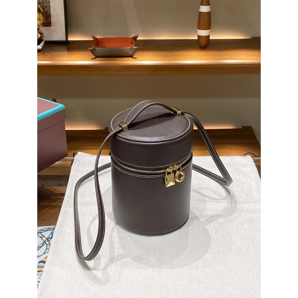 LP Bucket Bag Loro * Pawhide Cylinder Bag Piana مع تصميم متخصص وحقيبة صغيرة في الكتف