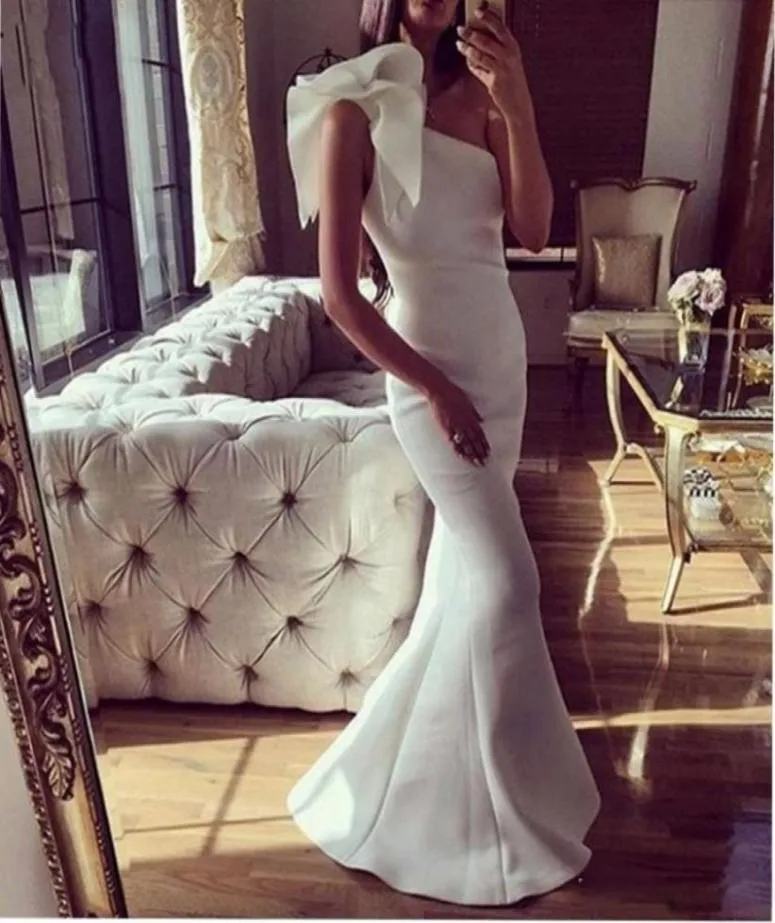 Eleganckie białe sukienki wieczorowe 2018 jedno ramię satynowe sukienki na bal maturkę długość podłogi koktajl sukienki Kobiety tanio formalne WE1979088