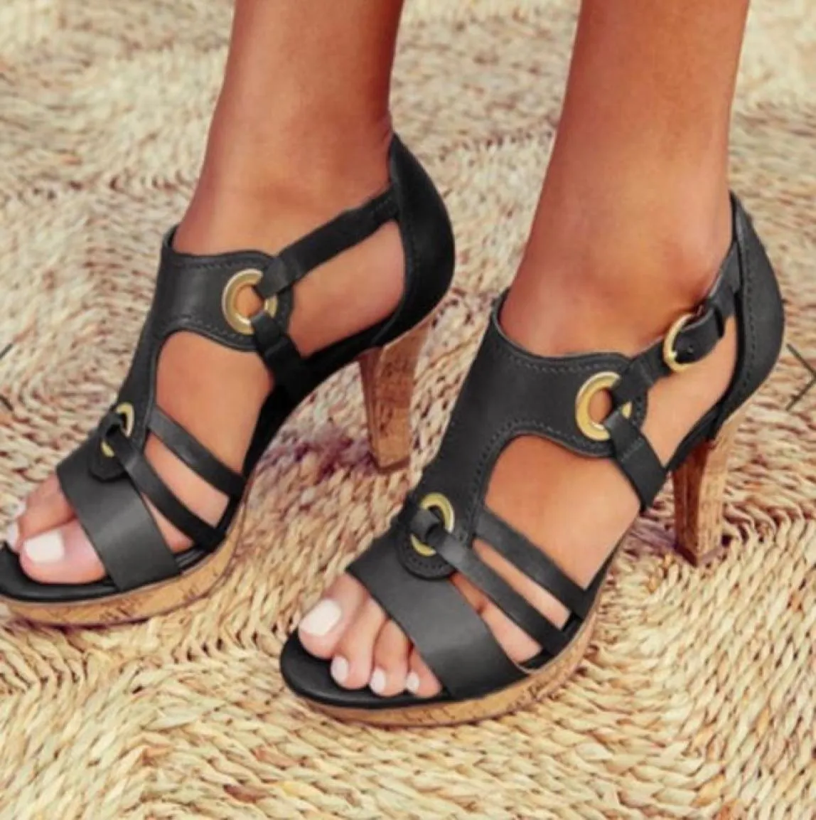 Nouvelles femmes de luxe Sandale en cuir populaire Designer classique talons hauts chaussures en cuir shopping sandale simple taille 35438273122